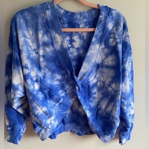 Comfy twist front tie dyed sweat shirt.